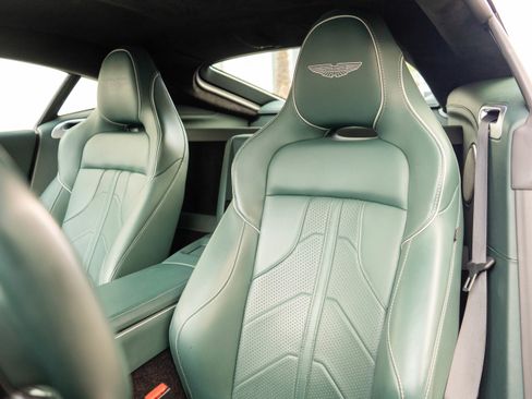 Used 2025 Aston Martin V8 Vantage Coupe image 11