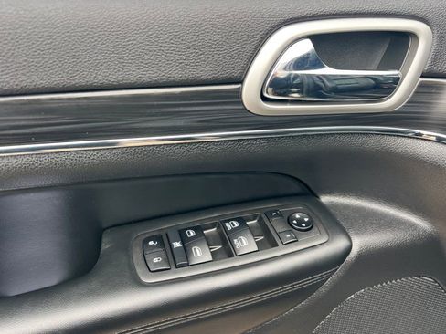 Used 2022 Jeep Grand Cherokee Limited w/ Trailer Tow Group IV image 8