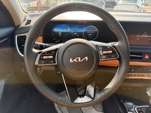 Certified 2025 Kia Seltos EX w/ EX Sunroof Package image 17