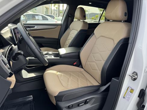 Used 2024 Volkswagen Atlas Cross Sport SE w/ Panoramic Sunroof Package image 16