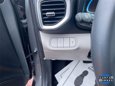 Used 2023 Hyundai Venue SEL image 12