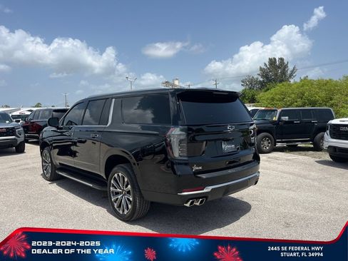 Used 2026 Chevrolet Suburban High Country RWD image 5