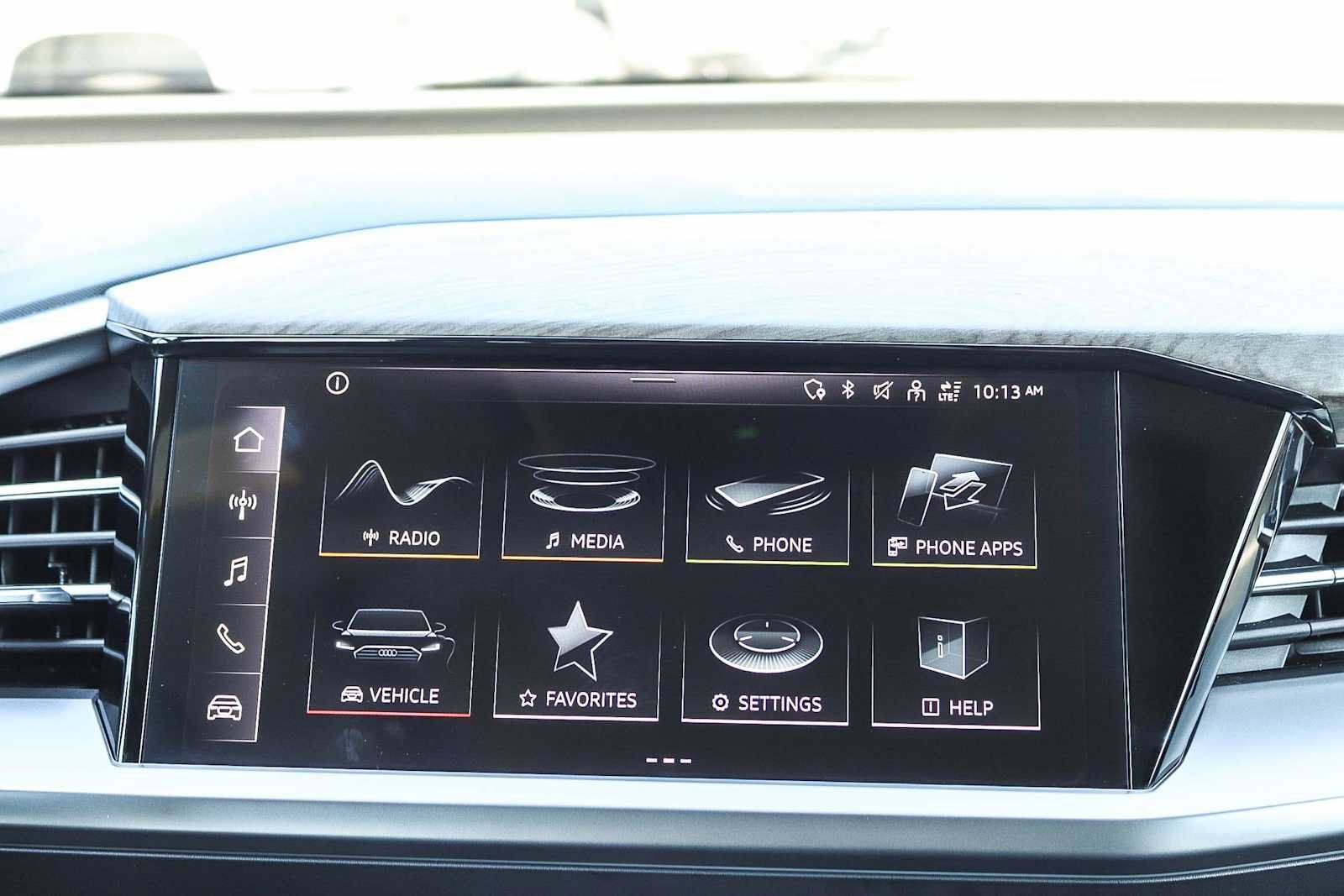 Used 2023 Audi Q4 e-tron Premium w/ Convenience Package RWD image 18