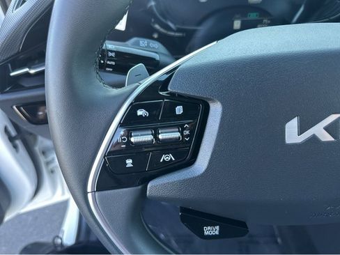 Certified 2025 Kia Niro EX image 20