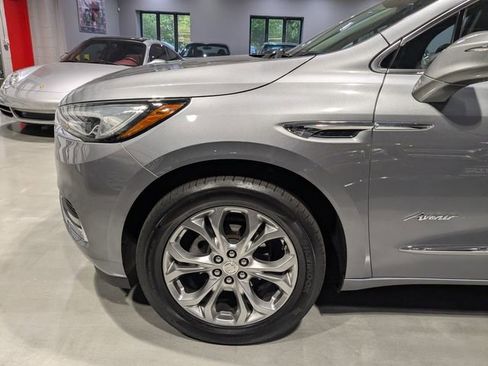 Used 2020 Buick Enclave Avenir w/ Avenir Technology Package AWD/4WD image 4