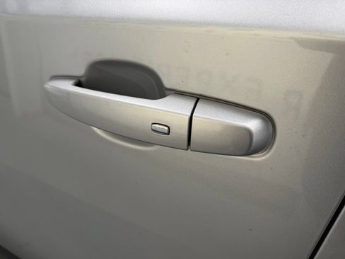 Used 2020 Chevrolet Traverse LS FWD image 3