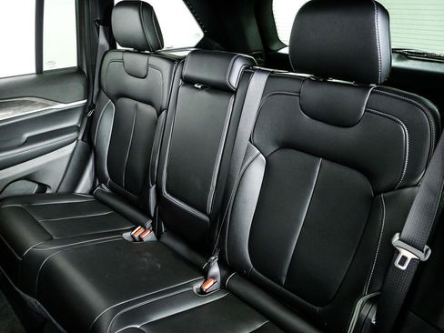 Used 2025 Jeep Grand Cherokee Limited w/ Black Appearance Package RWD image 18