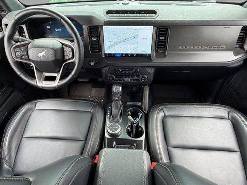 Certified 2025 Ford Bronco Badlands AWD/4WD image 3