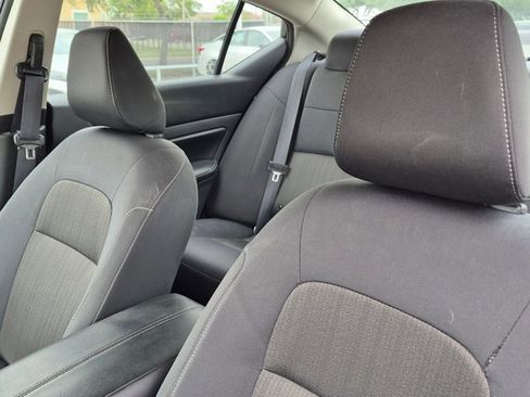 Used 2024 Nissan Altima 2.5 SV FWD image 12