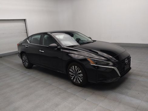Used 2024 Nissan Altima 2.5 SV image 13