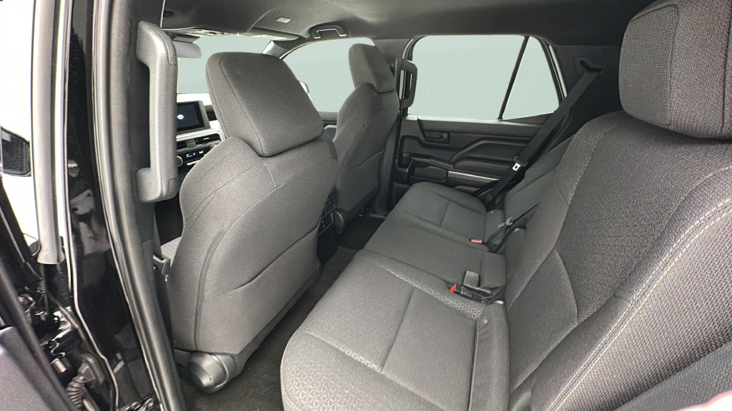 Used 2025 Toyota 4Runner SR5 AWD/4WD image 10