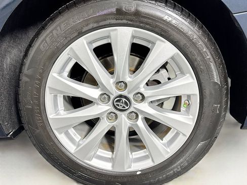 Used 2018 Toyota Camry LE image 29