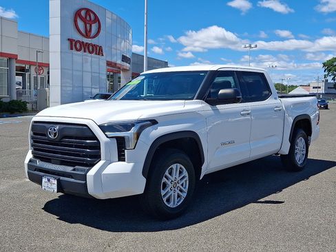 Used 2023 Toyota Tundra SR5 w/ SR5 Premium Package AWD/4WD image 3
