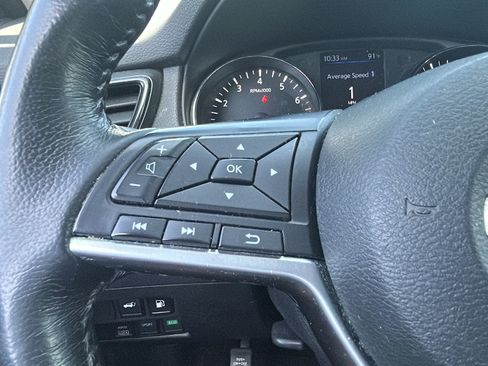 Used 2018 Nissan Rogue SV AWD/4WD image 19