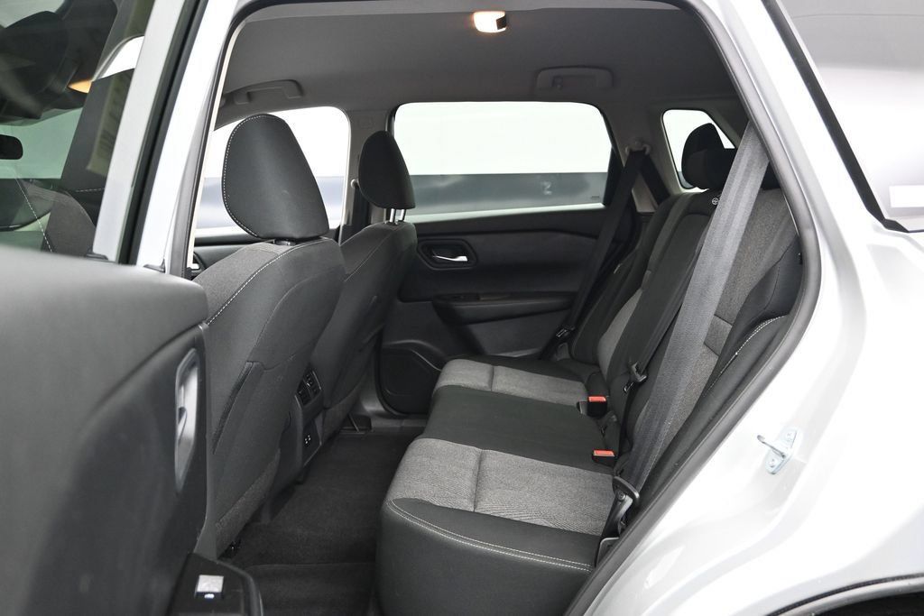 Used 2025 Nissan Rogue SV AWD/4WD image 20