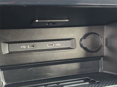 Used 2025 Volkswagen Taos SE FWD image 19