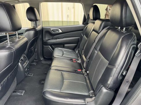 Used 2020 Nissan Pathfinder Platinum image 25