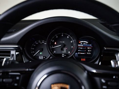 Certified 2026 Porsche Macan image 15