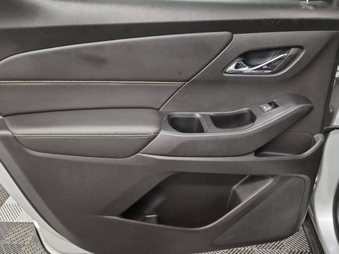 Used 2018 Chevrolet Traverse LT image 16