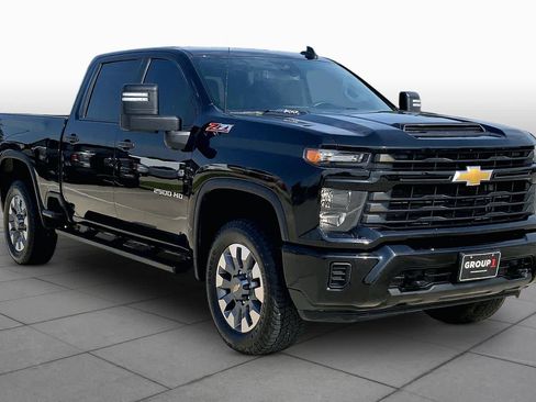 Used 2024 Chevrolet Silverado 2500 Custom w/ Custom Value Package AWD/4WD image 3