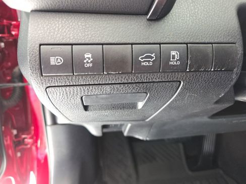 Used 2021 Toyota Camry XLE image 25