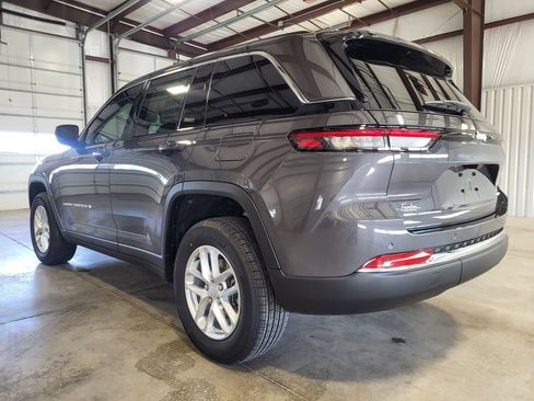 New 2025 Jeep Grand Cherokee Laredo w/ Luxury Tech Group I image 3