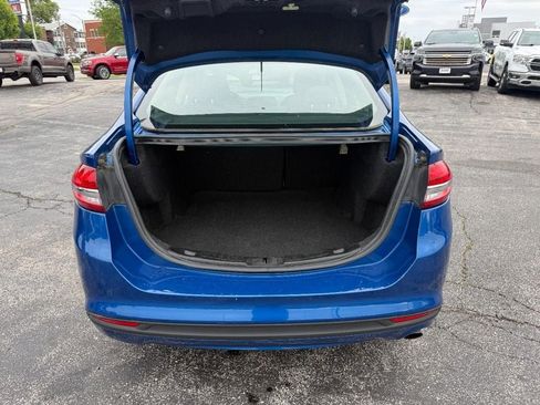 Used 2017 Ford Fusion SE FWD image 8
