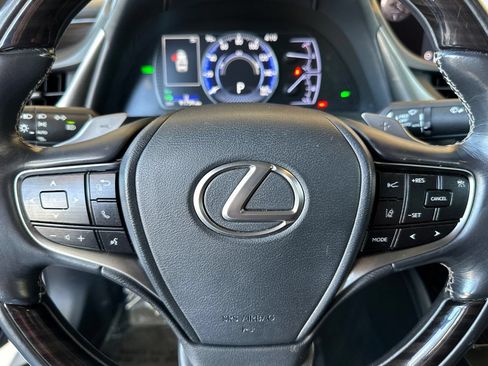 Used 2019 Lexus ES 300h w/ Accessory Package 2 FWD image 24