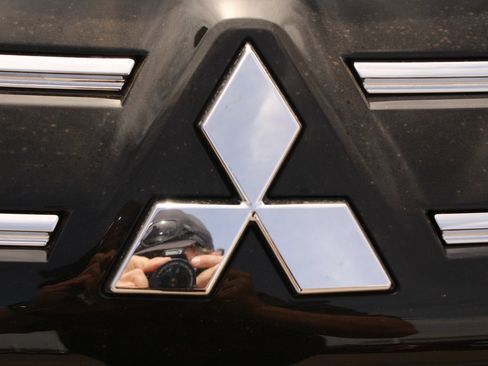 New 2025 Mitsubishi Outlander SE image 3