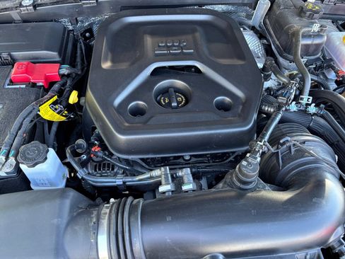 Used 2025 Jeep Wrangler Unlimited Sahara AWD/4WD image 32