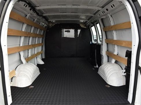 Used 2024 GMC Savana 2500 w/ Driver Convenience Package image 19