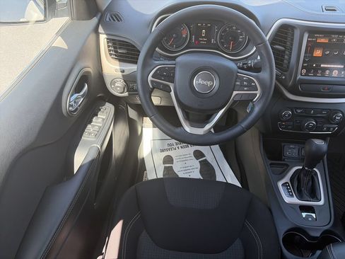 Used 2016 Jeep Cherokee Latitude FWD image 15
