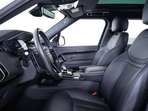 Used 2025 Land Rover Range Rover Sport Dynamic SE AWD/4WD image 5