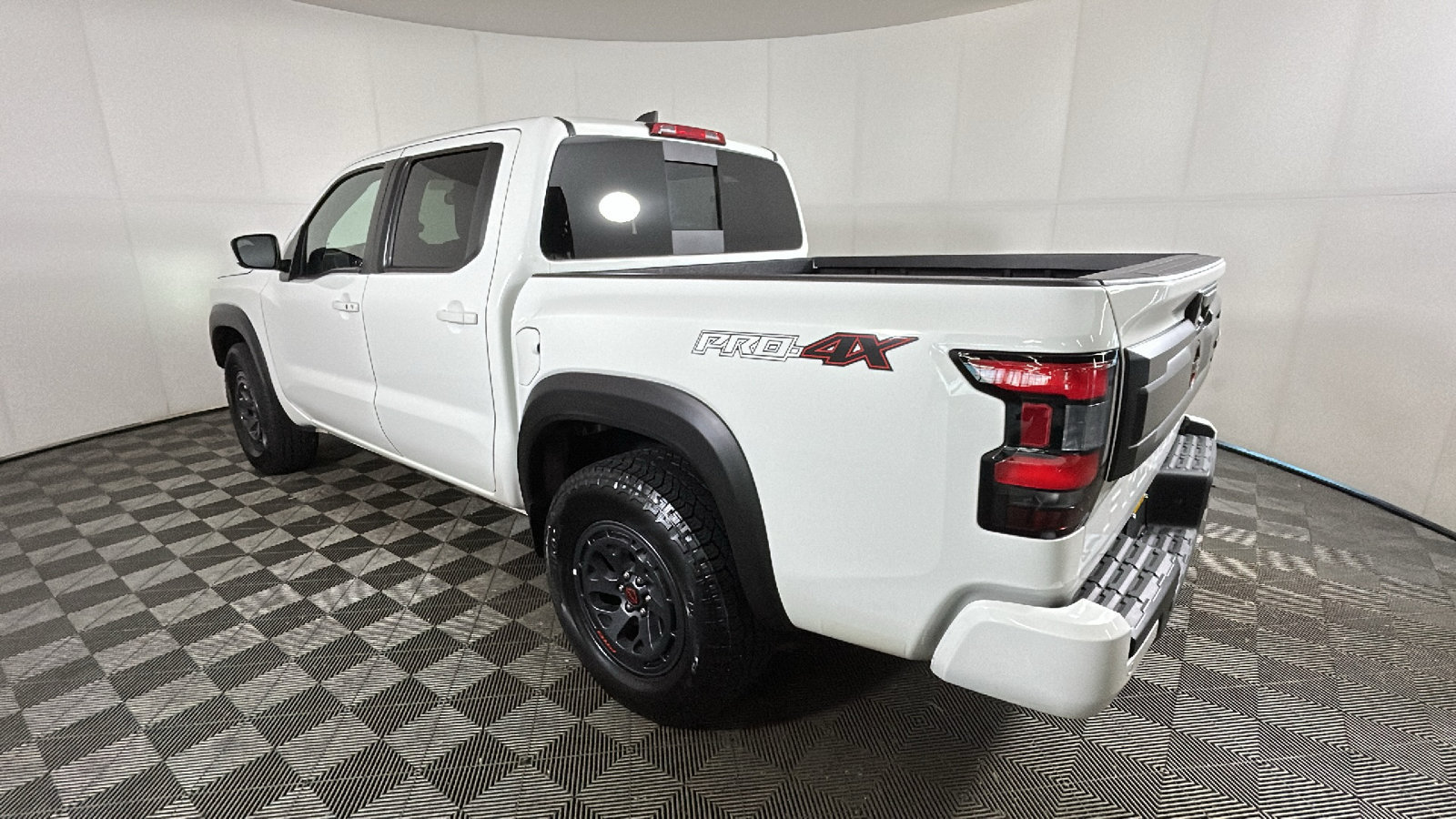 Used 2026 Nissan Frontier PRO-4X AWD/4WD image 5