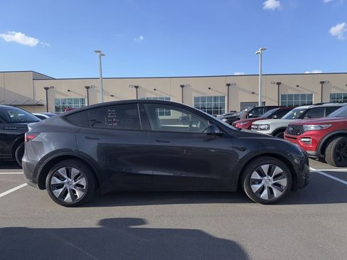 Used 2024 Tesla Model Y Long Range image 2