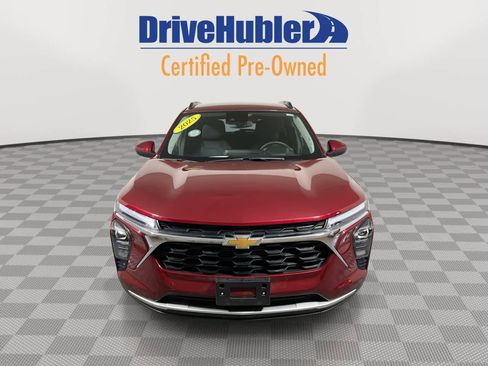 Used 2025 Chevrolet Trax LT w/ LT Convenience Package image 3