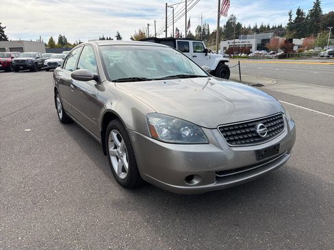 Used 2005 Nissan Altima 3.5 SE image 10