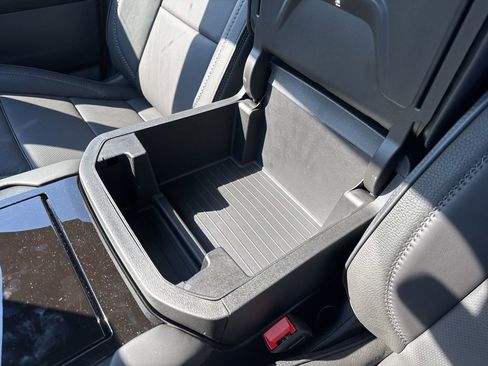 New 2025 GMC Yukon XL Denali w/ Sun & Power Step Package image 39