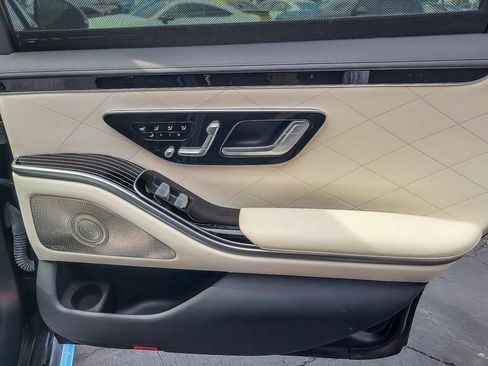 Used 2022 Mercedes-Benz S 580 4MATIC Sedan w/ AMG Line Package image 22