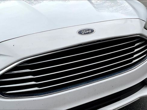 Used 2020 Ford Fusion SE FWD image 32