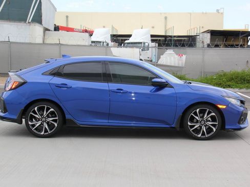 Used 2018 Honda Civic Sport image 4