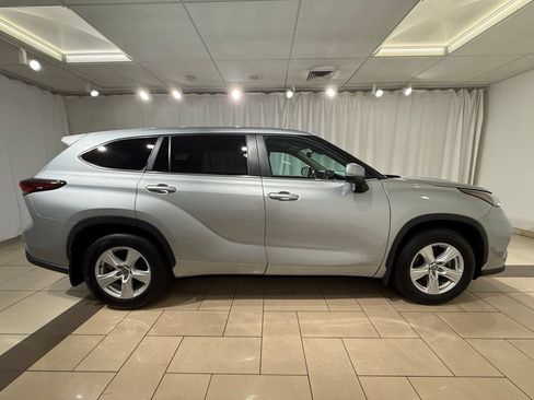 Certified 2025 Toyota Highlander LE AWD/4WD image 6