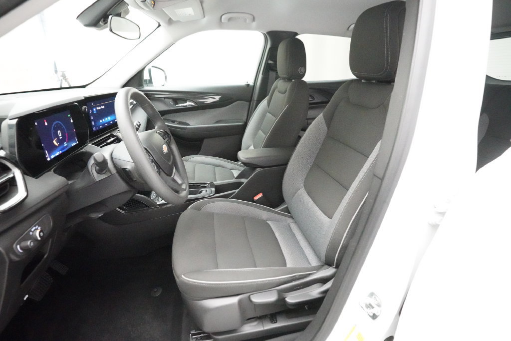Used 2025 Chevrolet TrailBlazer LT AWD/4WD image 7