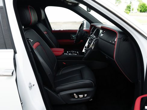 Used 2022 Rolls-Royce Cullinan AWD/4WD image 17