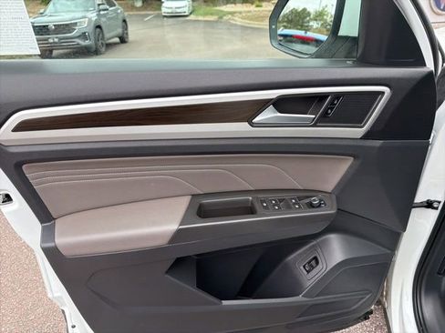 Used 2023 Volkswagen Atlas SE w/ Panoramic Sunroof Package FWD image 12