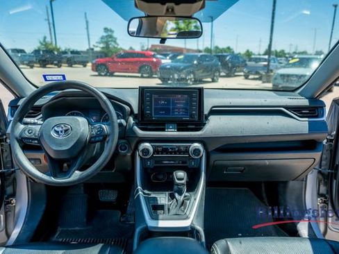 Used 2021 Toyota RAV4 XLE AWD/4WD image 13