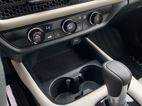 Used 2024 Honda HR-V LX image 16