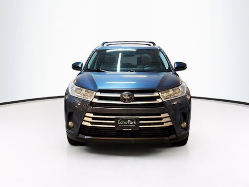 Used 2018 Toyota Highlander XLE image 2