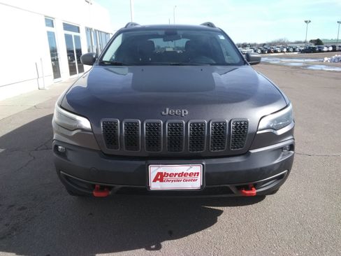 Used 2020 Jeep Cherokee Trailhawk image 3