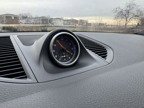 Used 2017 Porsche Macan w/ Driver Memory Package image 11